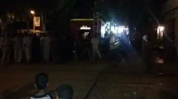 حادث تصادم مرعب.. قطار بضائع يطيح بسيارة نقل في العين السخنة